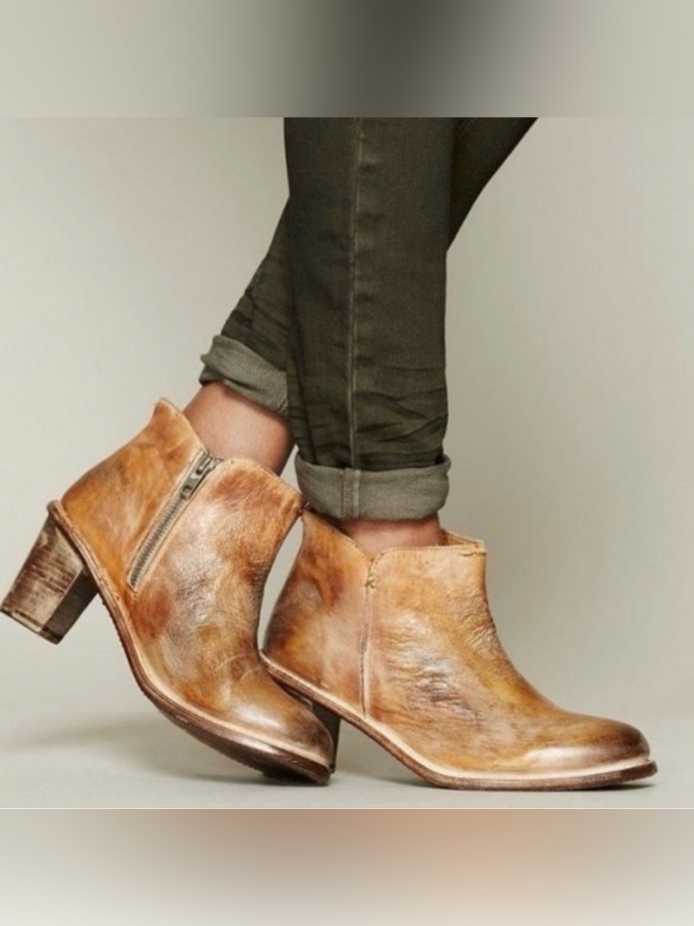 Bed Stu Cobbler Sonic Ankle Boots
Distressed
Leather
Whiskey Sunset
Boho
7.5